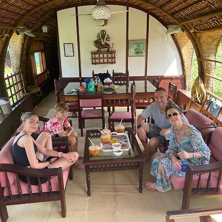 Thara'S Houseboat Hotel Alappuzha Екстериор снимка