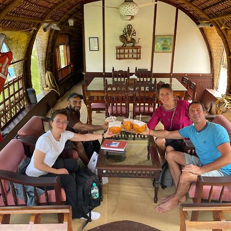 Thara'S Houseboat Hotel Alappuzha Екстериор снимка