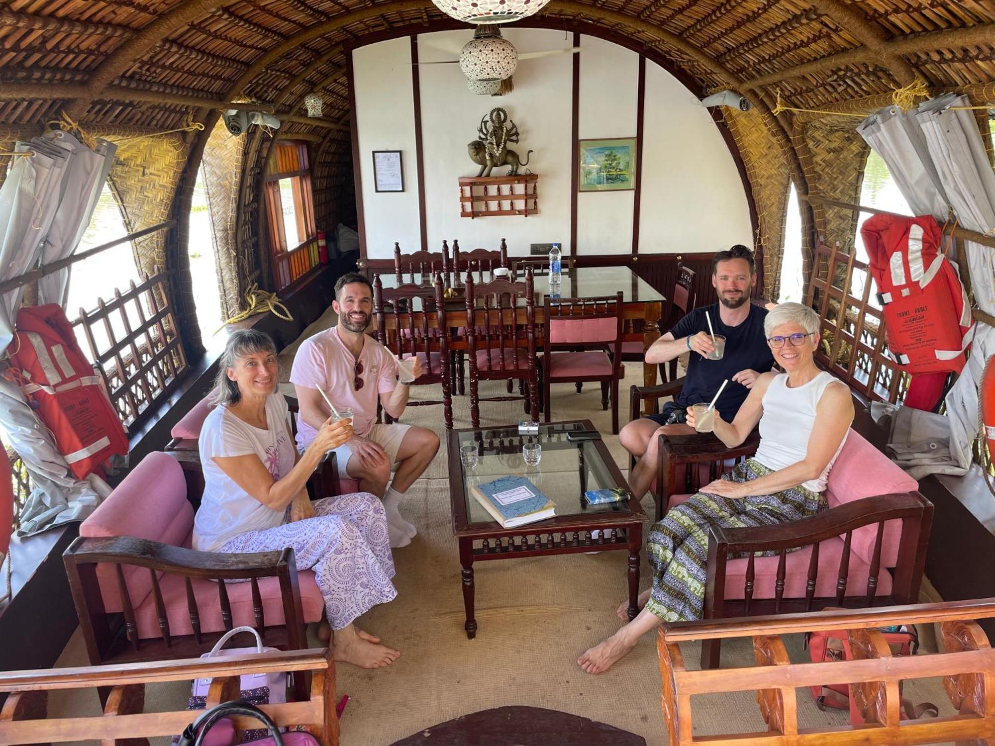Thara'S Houseboat Hotel Alappuzha Екстериор снимка