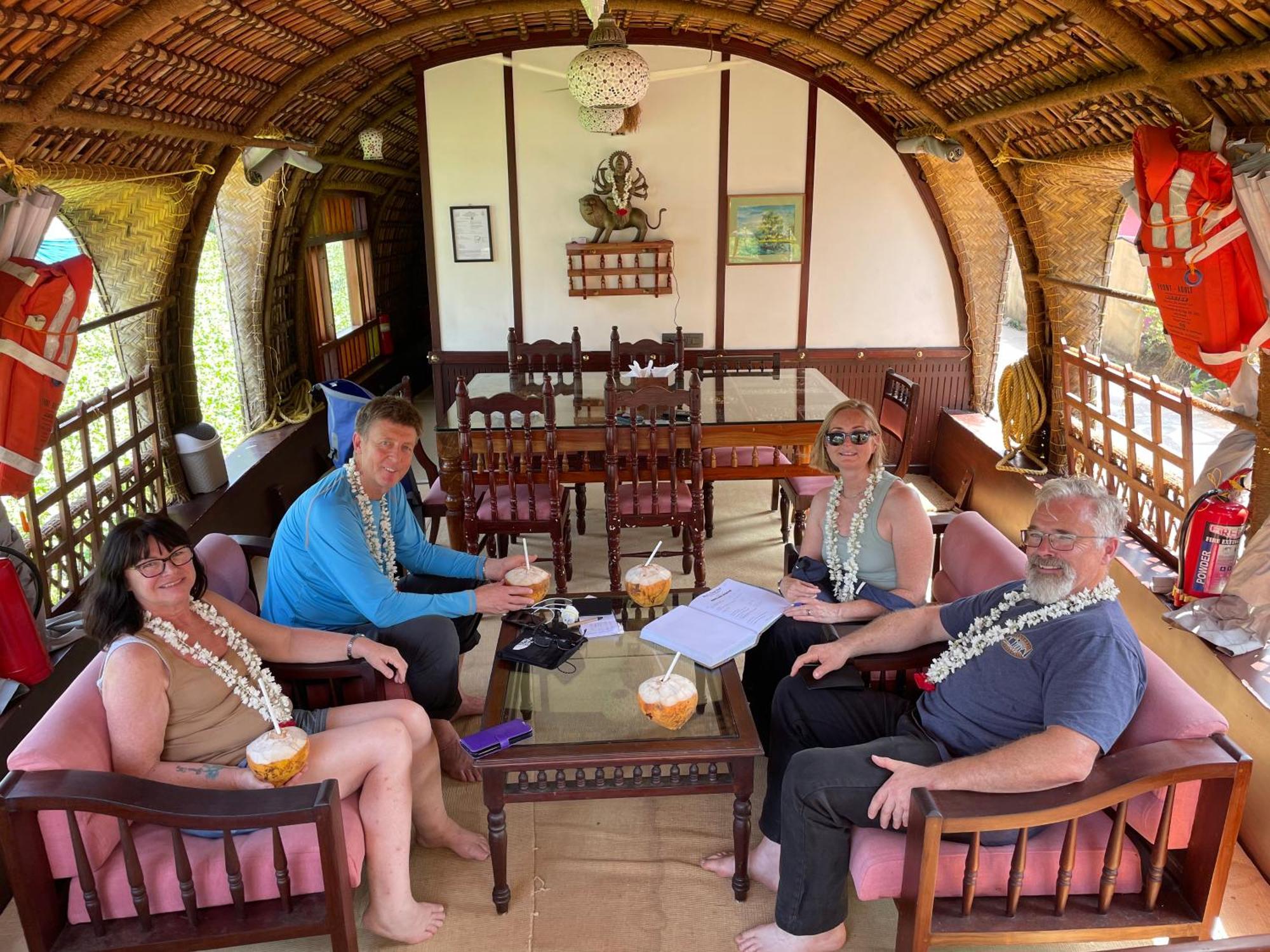 Thara'S Houseboat Hotel Alappuzha Екстериор снимка